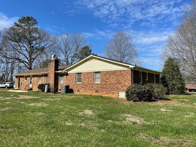 Photo - 4 Bed, 2 Bath home located in Franklinvill...