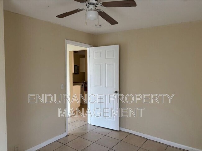 Photo - 1125 W 28th St Unidad C BACK DUPLEX Apt #1 FRONT