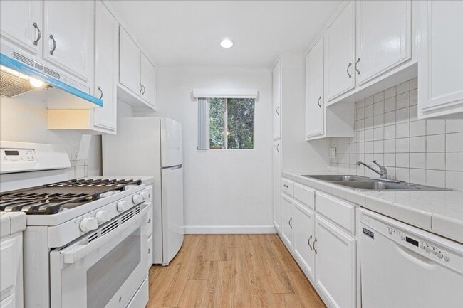1755 Sherman Pl Unidad 205