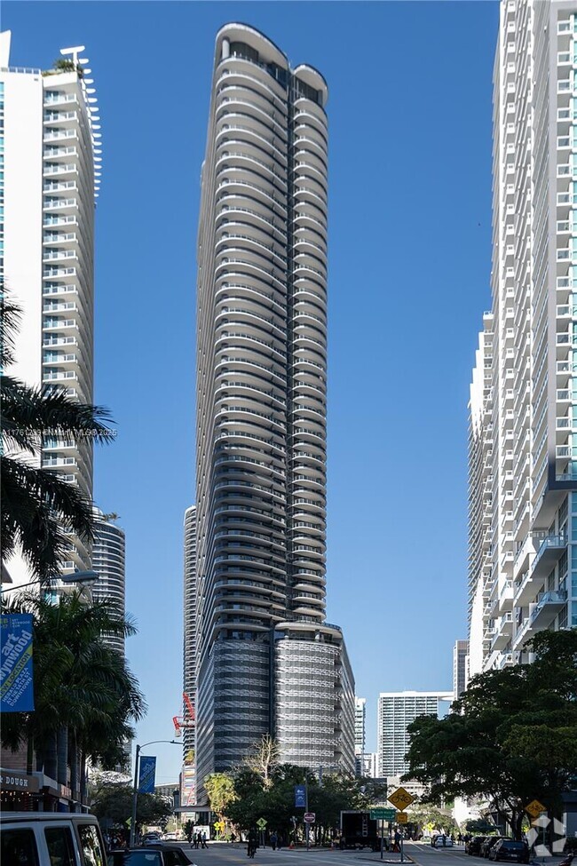 Building Photo - 1000 Brickell Plaza Unit 2415 Rental