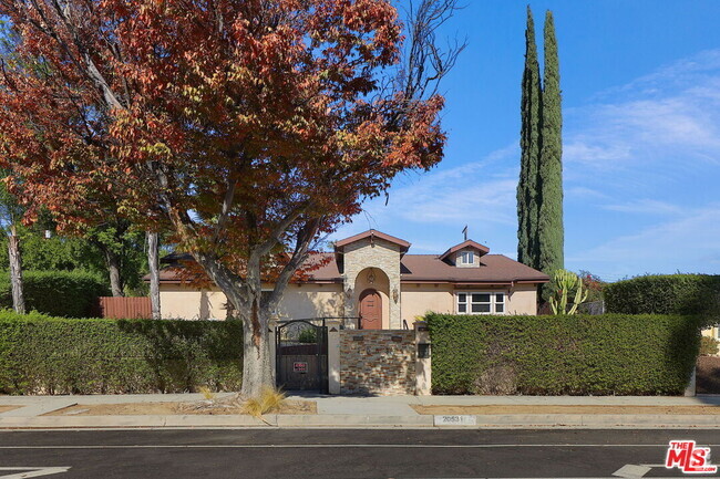 Building Photo - 20531 W Oxnard St Rental