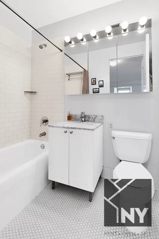Photo - 451 W 37th St Unidad 28C