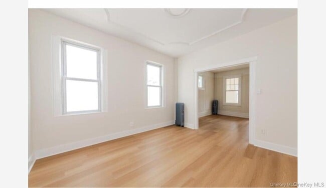 Building Photo - 959 Van Nest Ave Unit 2