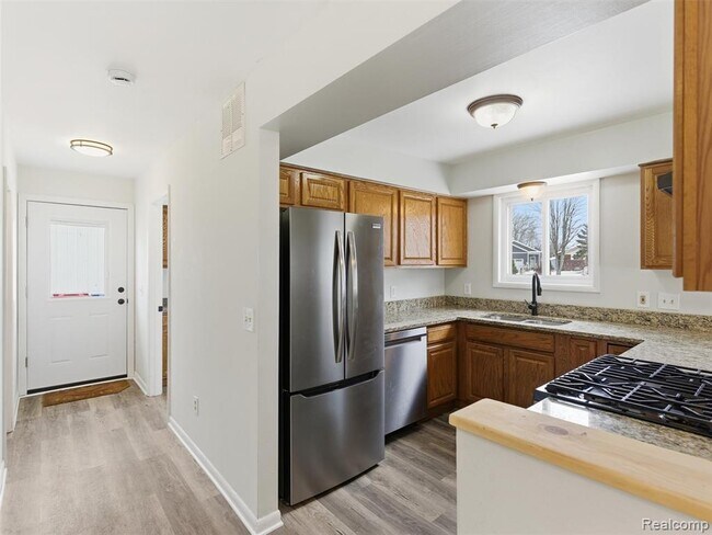 Photo - 38301 Murdick Dr