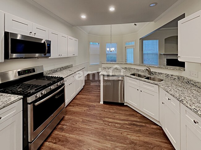 Photo - 433 Long Branch Way