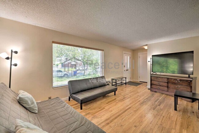 Photo - 462 E Haven Ave