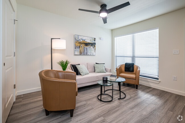 2BR, 1BA - 619SF - Living Room