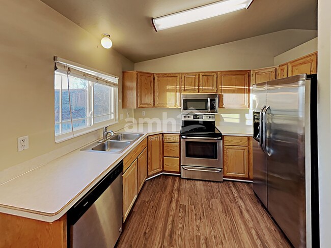 Photo - 1027 N 575 W