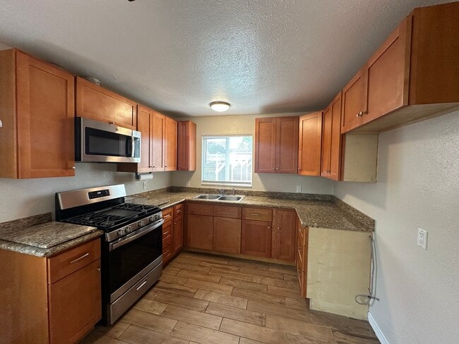 Photo - 539 S Gertrude Ave