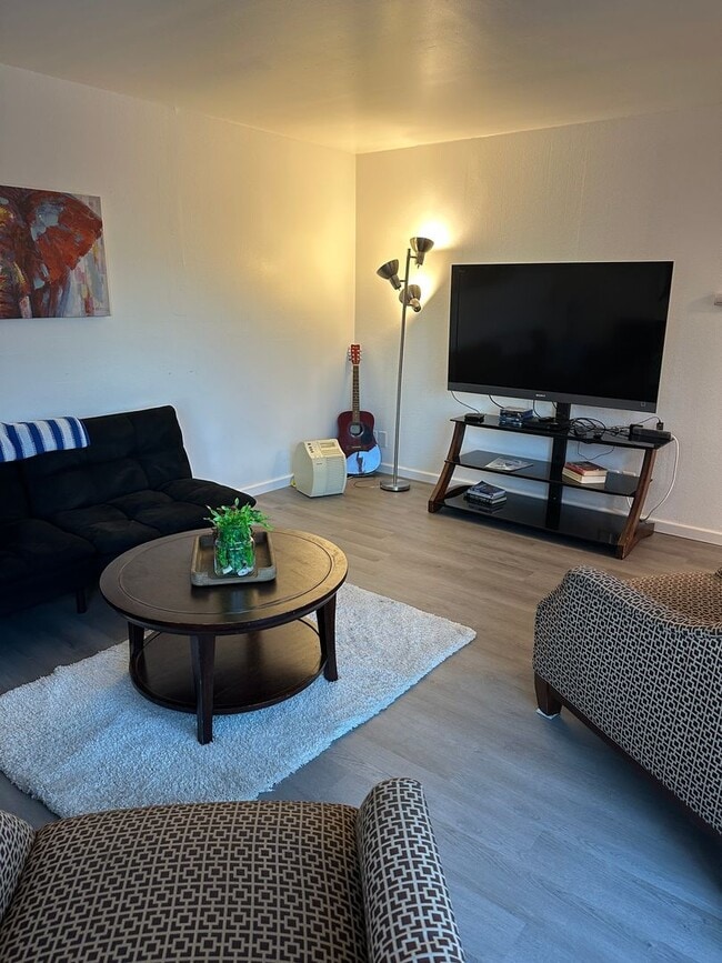 Photo - 521 N St Unidad A