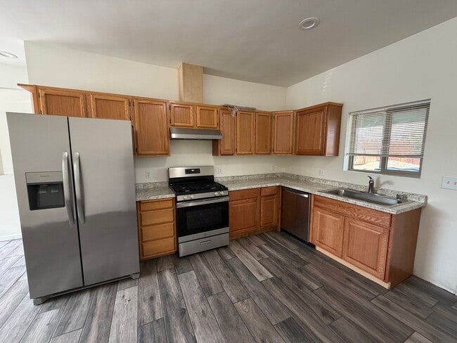 Photo - 1835 Desna St