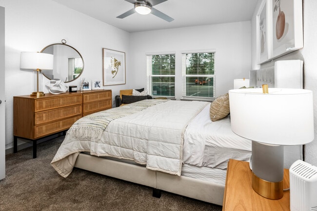 Novo Gateway | Apartments and Townhomes
