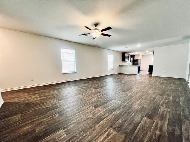 Photo - 520 Locksley Cove
