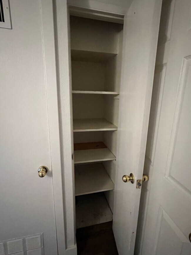 Photo - 597 E 4th St Unidad 597 E 4th ST-  B Downstairs