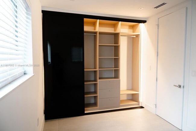 Photo - 830 NE 171st Ter