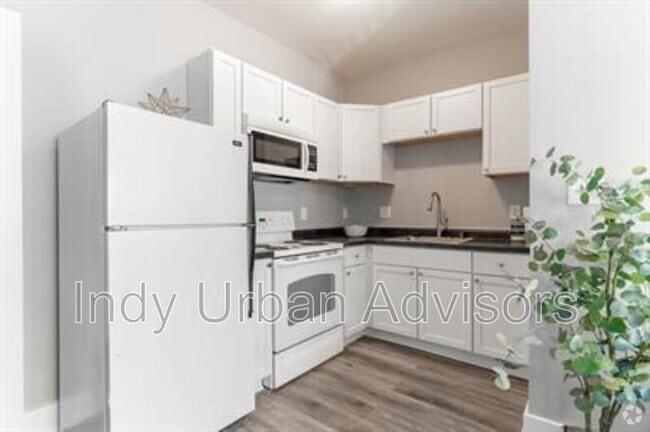 Building Photo - 2831 N Kenwood Ave Unit 3 Rental