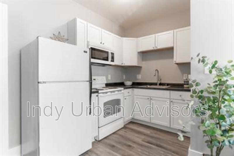 Photo - 2831 North Kenwood Avenue