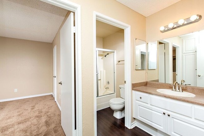 Renovated 1BR/1BA - Town And Country Apts