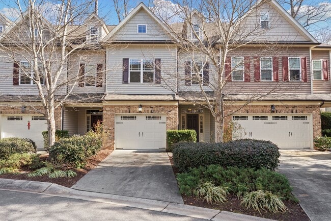 Building Photo - Beautiful Spacious Three Bedroom Townhouse in Carrboro!
