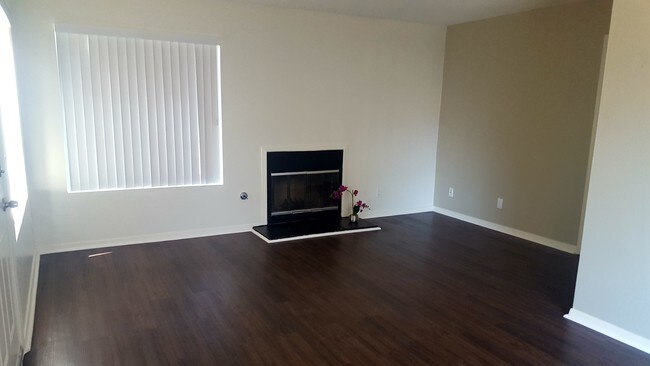 1 Bed 1 Bath Upstairs- Fireplace - Indian Creek Villas