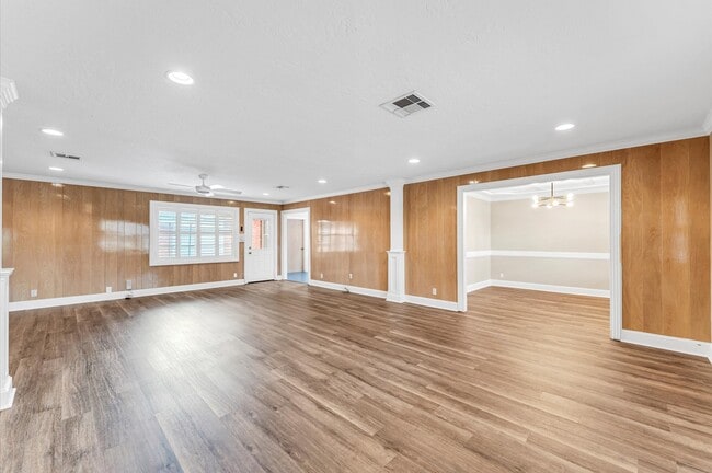 Photo - 6327 Wynnwood Ln