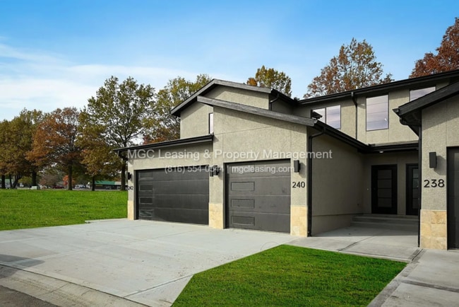 Building Photo - Oak Ridge Falls Townhomes – Unfinished Basement + September Rent FREE!