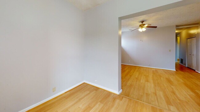 Photo - 2610 Woodburn Ave Unit 1