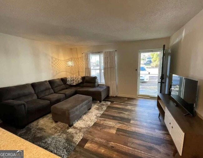 Photo - 683 Grant St