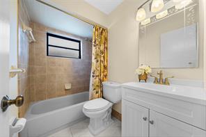 Photo - 198 NE 2nd Pl