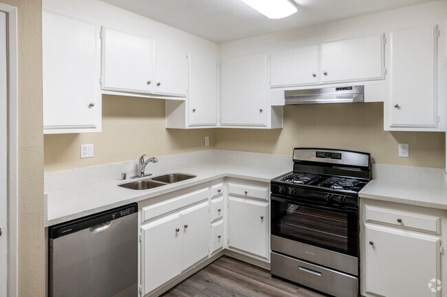 2BR, 1.5BA - 1,020SF