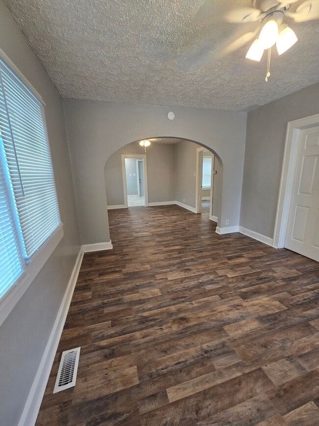 Photo - Spacious Two Bedroom Single Family Near 10th and Belmont Ave