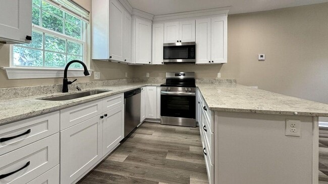 Building Photo - 1614 &amp; 1614 1/2 11th Street Unit 1614 1/2 11th Street Rental
