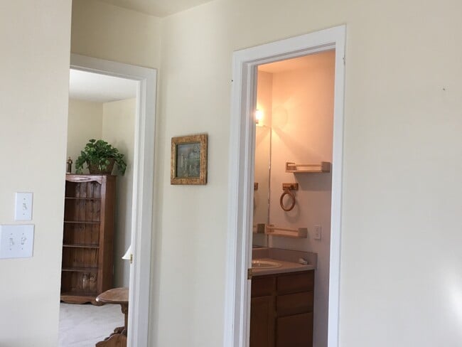 Photo - 2400 Rim Dr