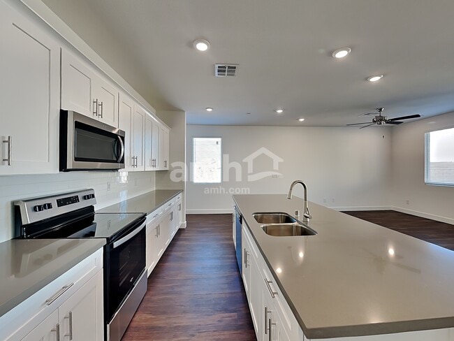 Photo - 100 Island Plumeria Ln