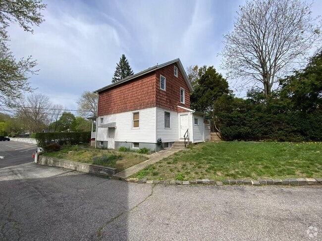 Building Photo - 6 Pulaski Pl Rental