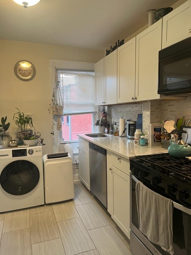 Building Photo - 451 Jersey Ave Unit Apt#3