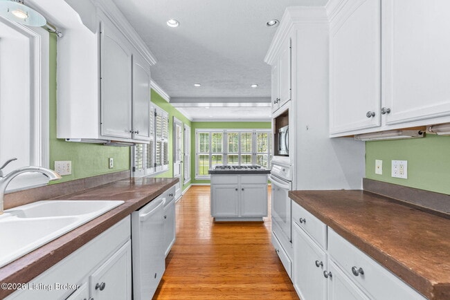 Photo - 401 Winton Ln