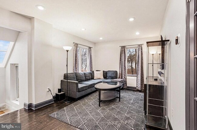 Photo - 85 Railroad Ave