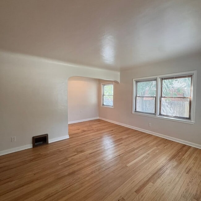 Photo - 1290 Gordon Ave