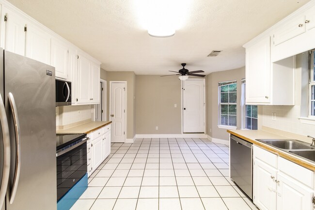 Photo - 100 Rainwater Ct