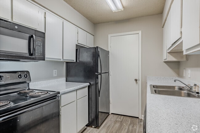2BR, 2BA - 911SF - Kitchen - Holiday Cove