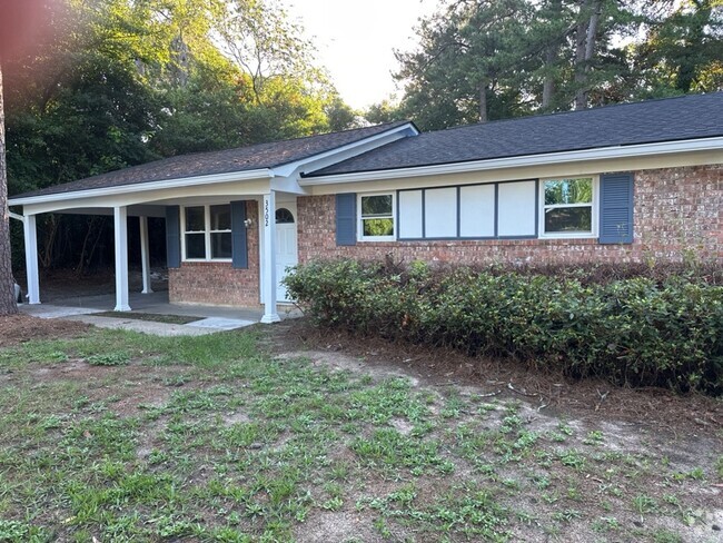 Building Photo - Charming 3 Bedroom, 1.5 Bath Brick Home in...