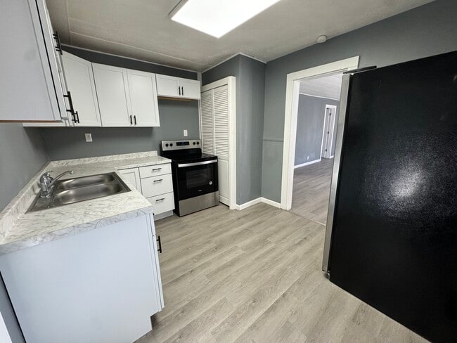 Photo - 1004 E Dixon St