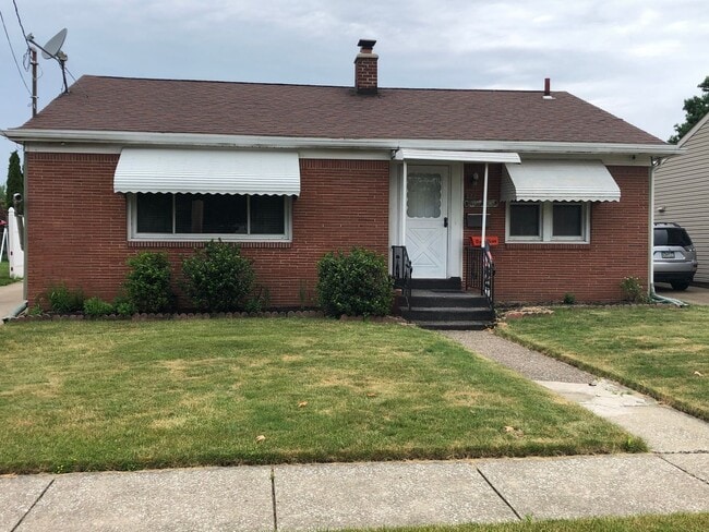 Photo - 3 Bedroom Single Family Home For Rent Southeast Erie Great Location!  No Students!