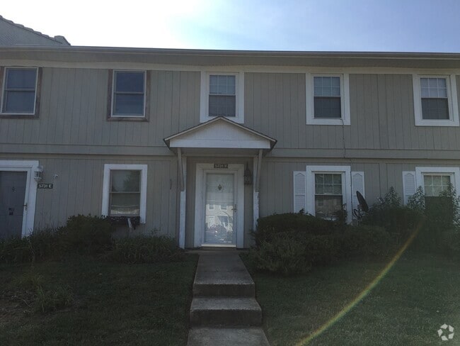 Building Photo - Beautiful Updated 2 BR/ 2.5 BA Near Wendover! Rental