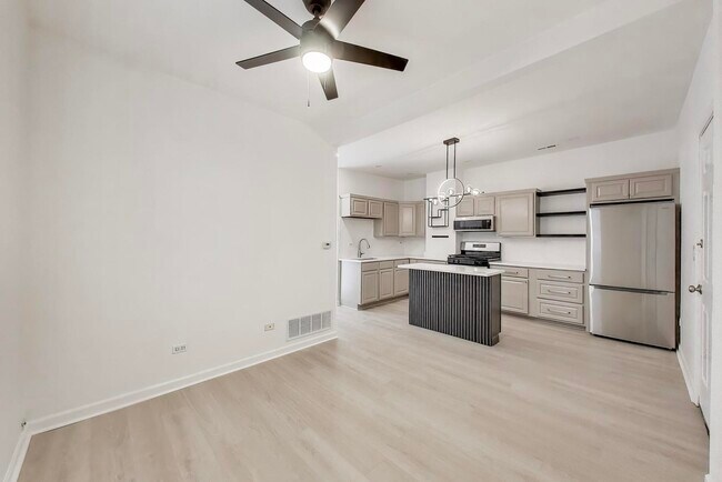Photo - 912 N Ashland Ave Unit 3C