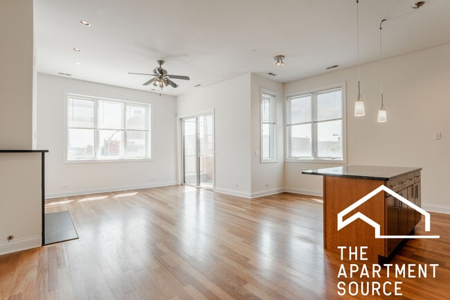 Photo - 1354 W Augusta Blvd Unit 201