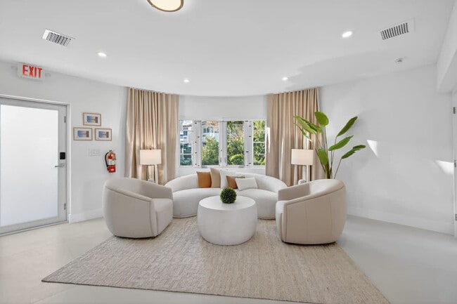 Photo - 8111 Harding Ave Unidad SI ID1497743P