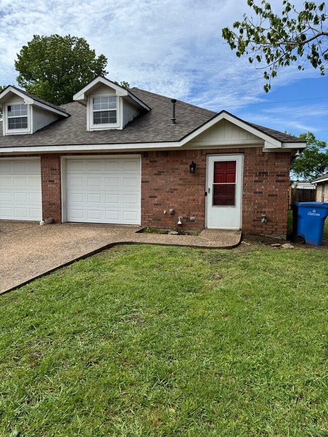 Building Photo - 1910 Monte Cristo Way