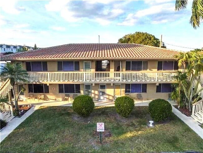 Building Photo - 2121 NE 40th Ct Unit 2